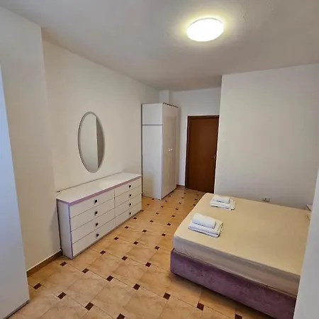 Xhuliano Apartment
