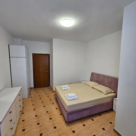 Xhuliano Apartment
