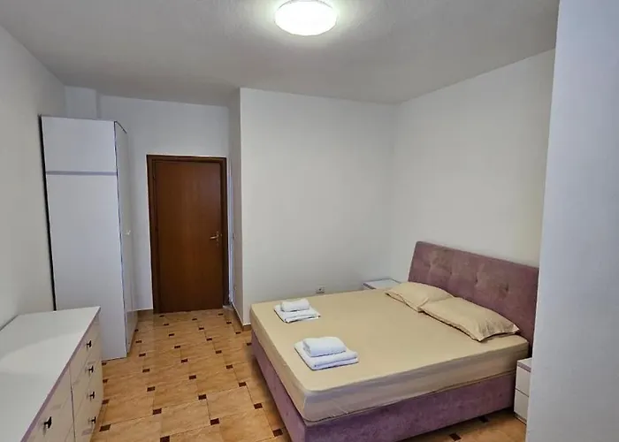 Xhuliano Apartment